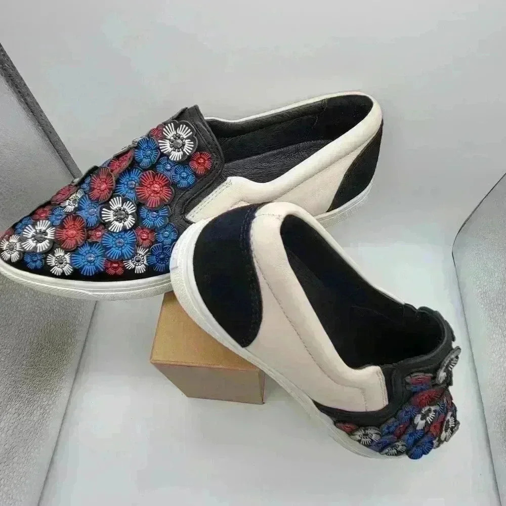 Woman COACH Chack Blue & Red Flower Embellished 3D Leather 8.5 Flats Cream Black - Picture 4 of 13